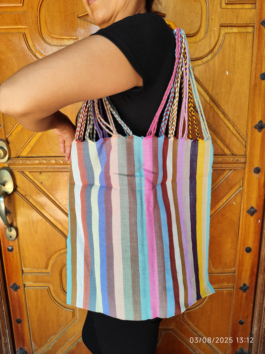 Sac cabas artisanal multicolore en tissu rayé