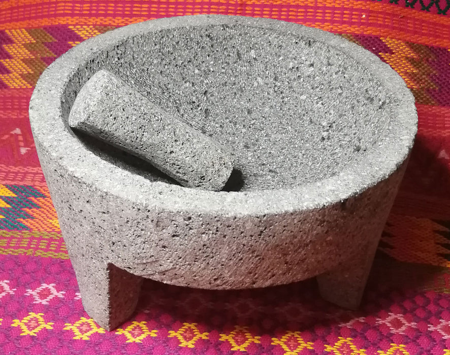 Molcajete / Mortier en pierre volcanique en 20 cm