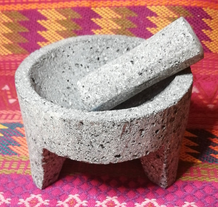 Molcajete / Mortier en pierre volcanique en 13 cm
